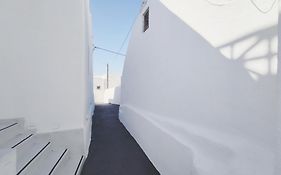 Low Cost Fira Center Rooms