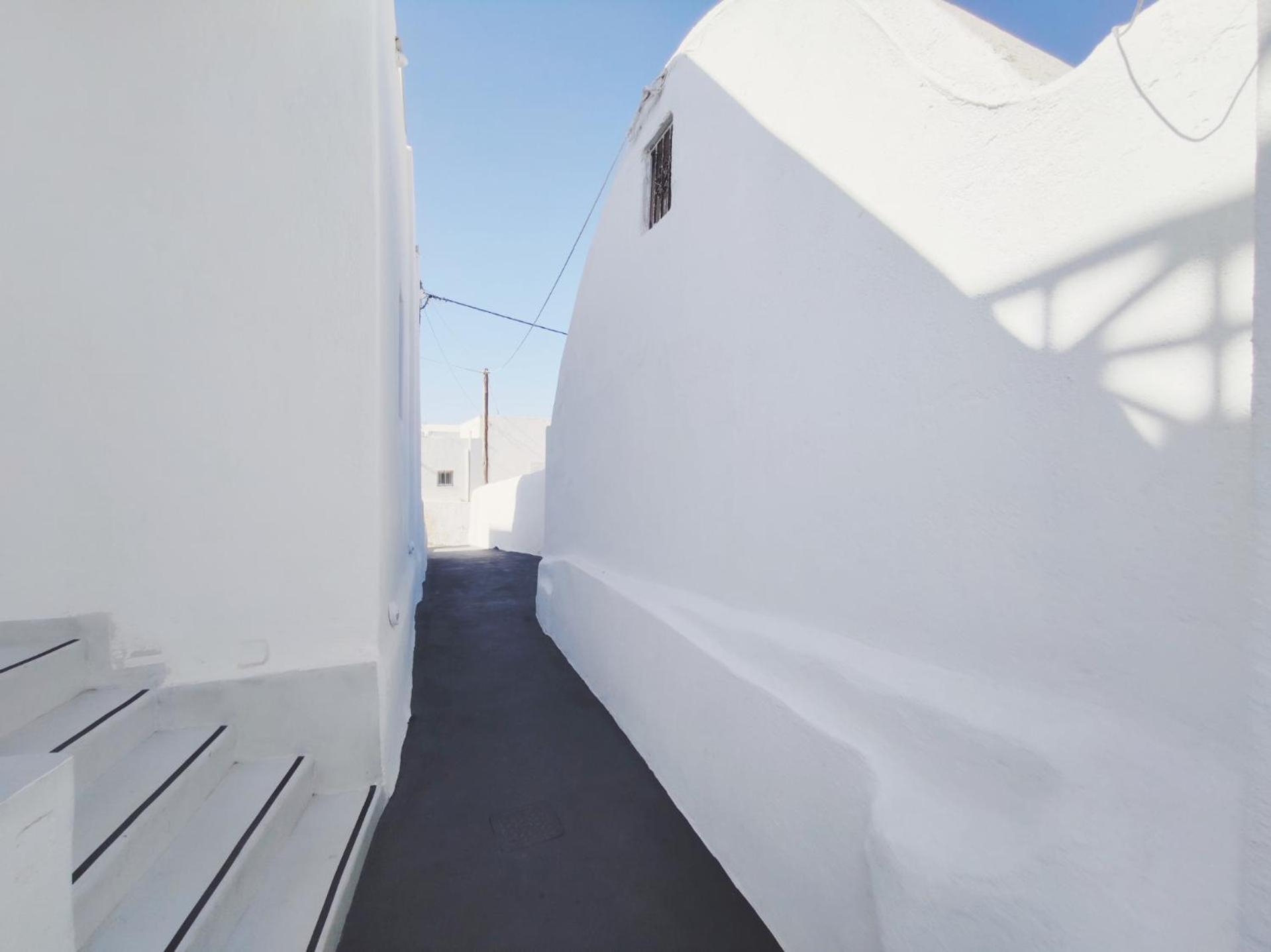 Low Cost Fira Center Rooms Εξωτερικό φωτογραφία