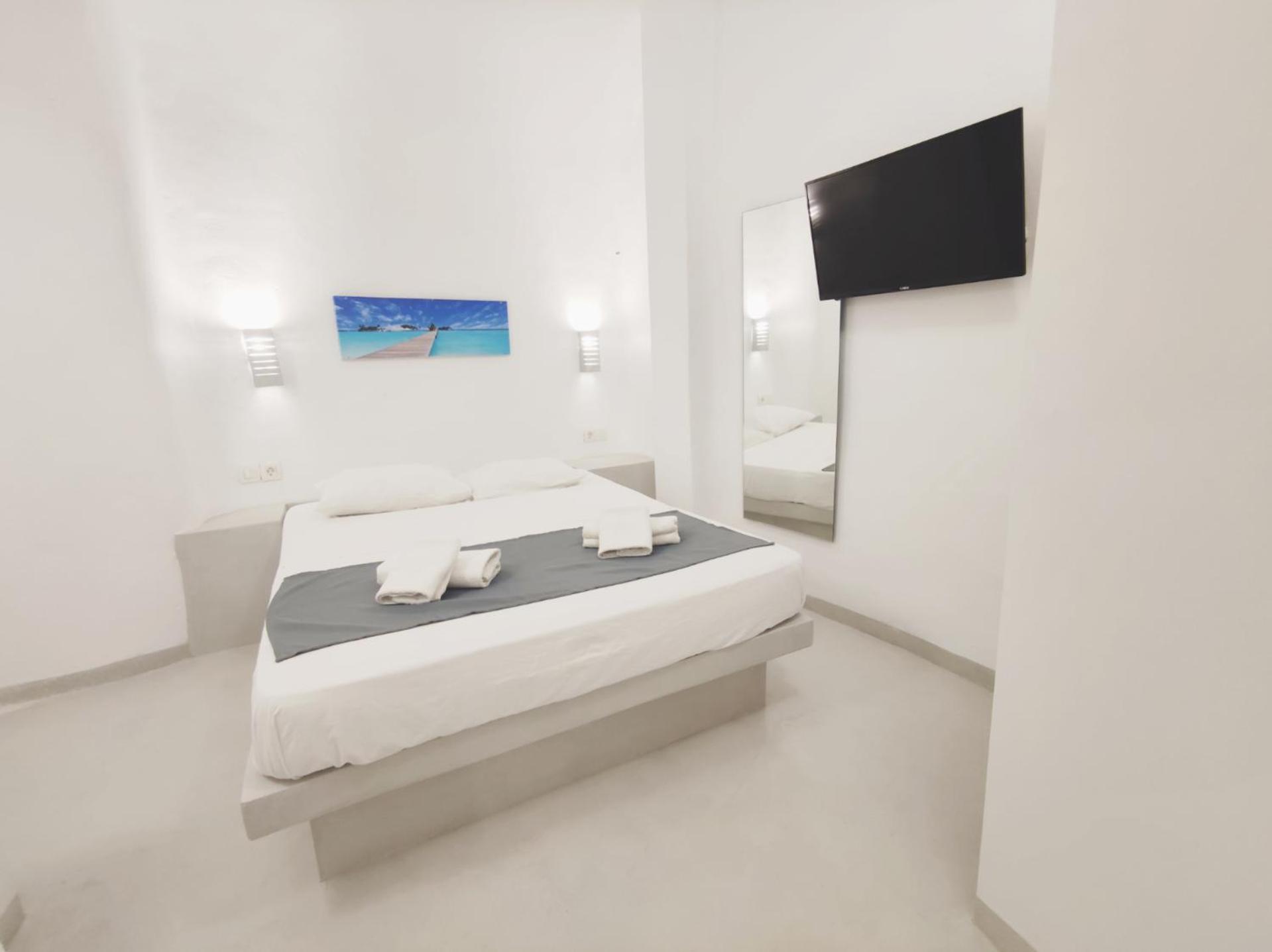 Low Cost Fira Center Rooms Εξωτερικό φωτογραφία