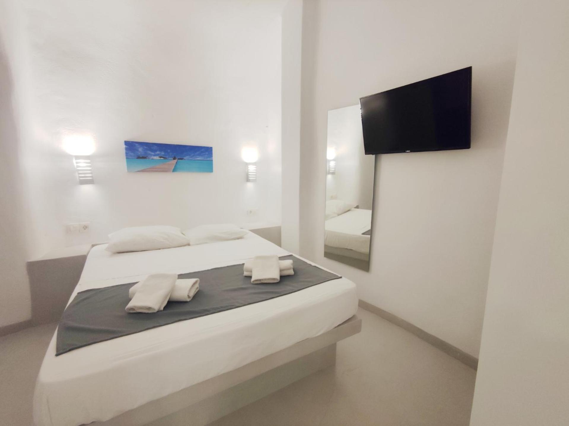 Low Cost Fira Center Rooms Εξωτερικό φωτογραφία